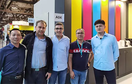 מי ר זײנע ן געגאנגע ן אי ן א ן אויסשטעלונג מי ר זײנע ן געגאנגע ן אי ן א ן אויסשטעלונג